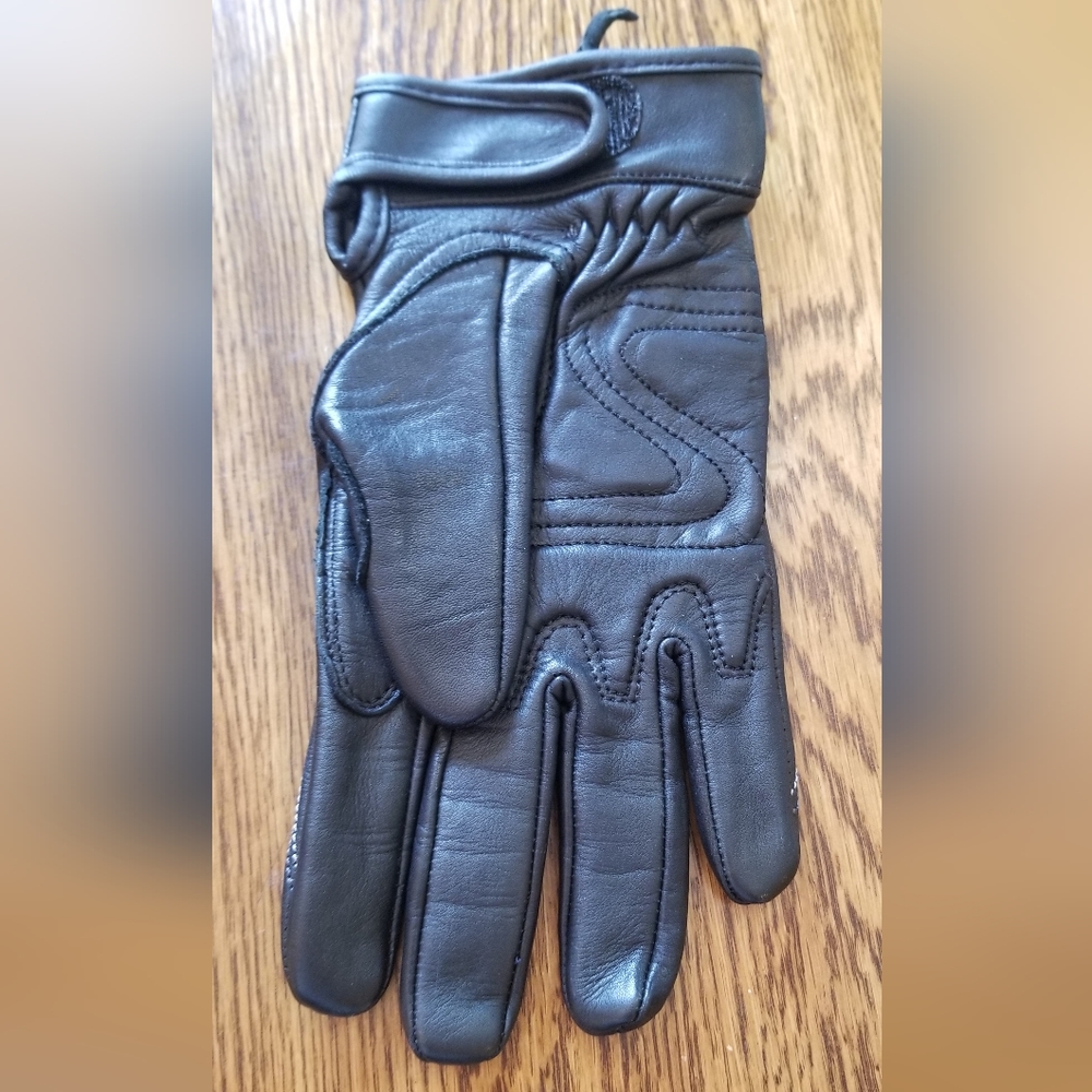 Women's Black Leather Stitch-Detail Gloves - Picture 2 of 6